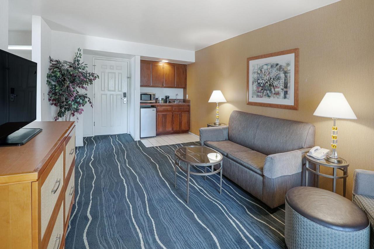 Ramada By Wyndham Costa Mesa/Newport Beach Εξωτερικό φωτογραφία