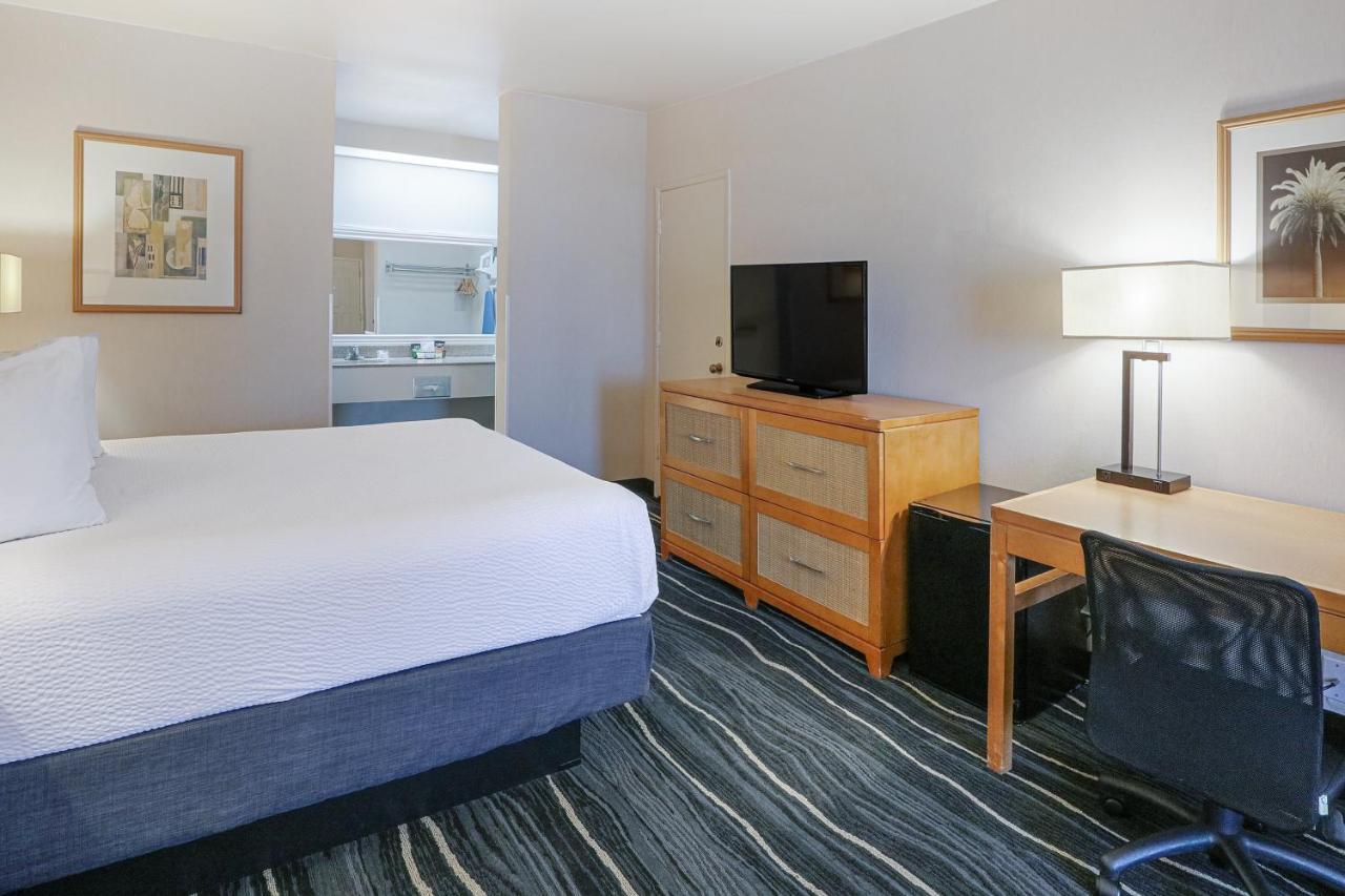Ramada By Wyndham Costa Mesa/Newport Beach Εξωτερικό φωτογραφία