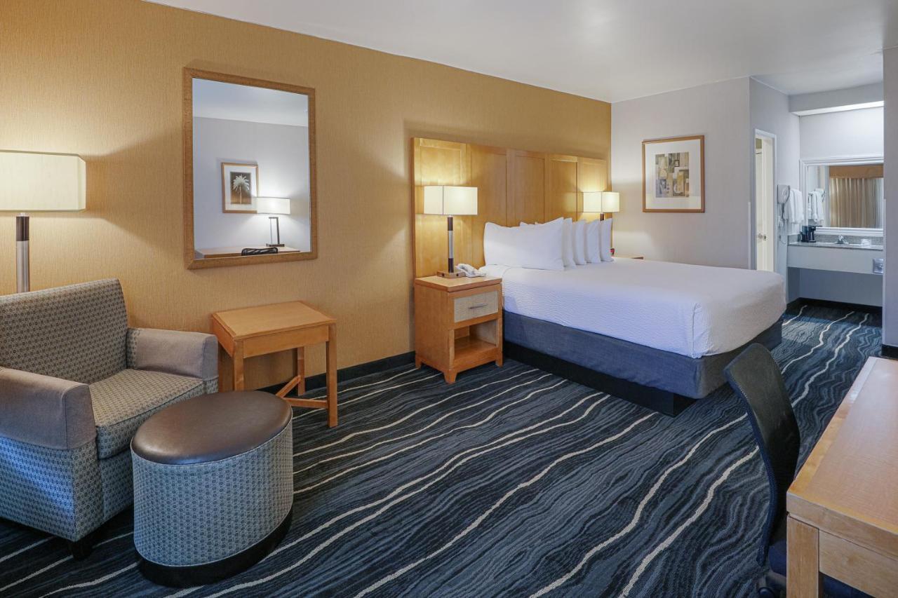 Ramada By Wyndham Costa Mesa/Newport Beach Εξωτερικό φωτογραφία