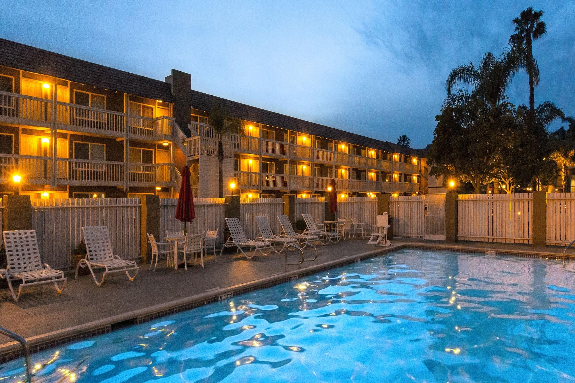 Ramada By Wyndham Costa Mesa/Newport Beach Εξωτερικό φωτογραφία