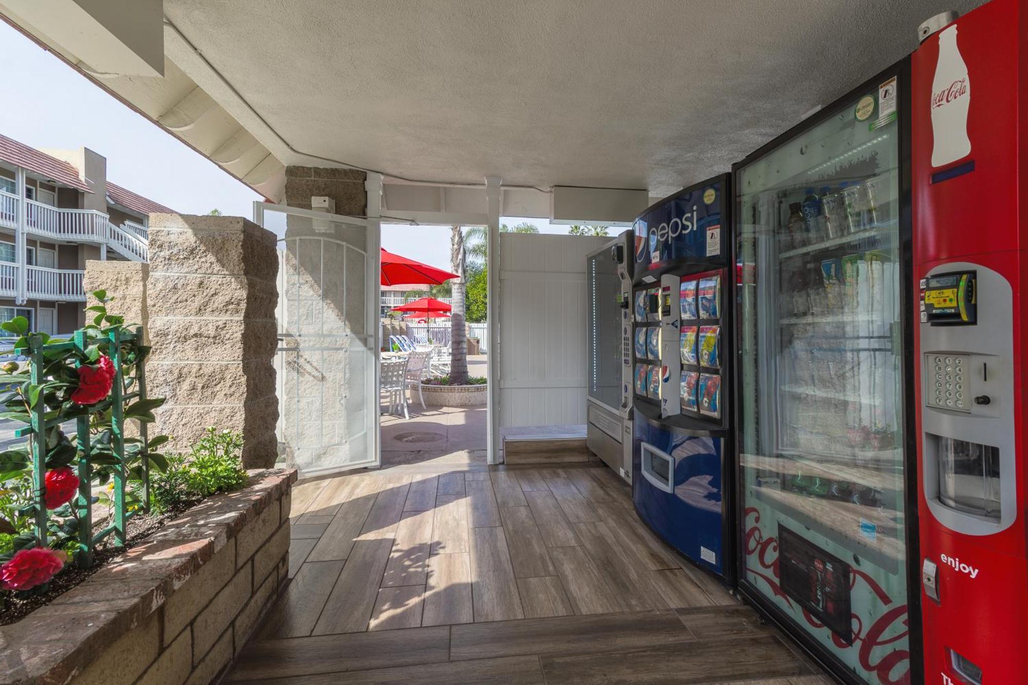Ramada By Wyndham Costa Mesa/Newport Beach Εξωτερικό φωτογραφία
