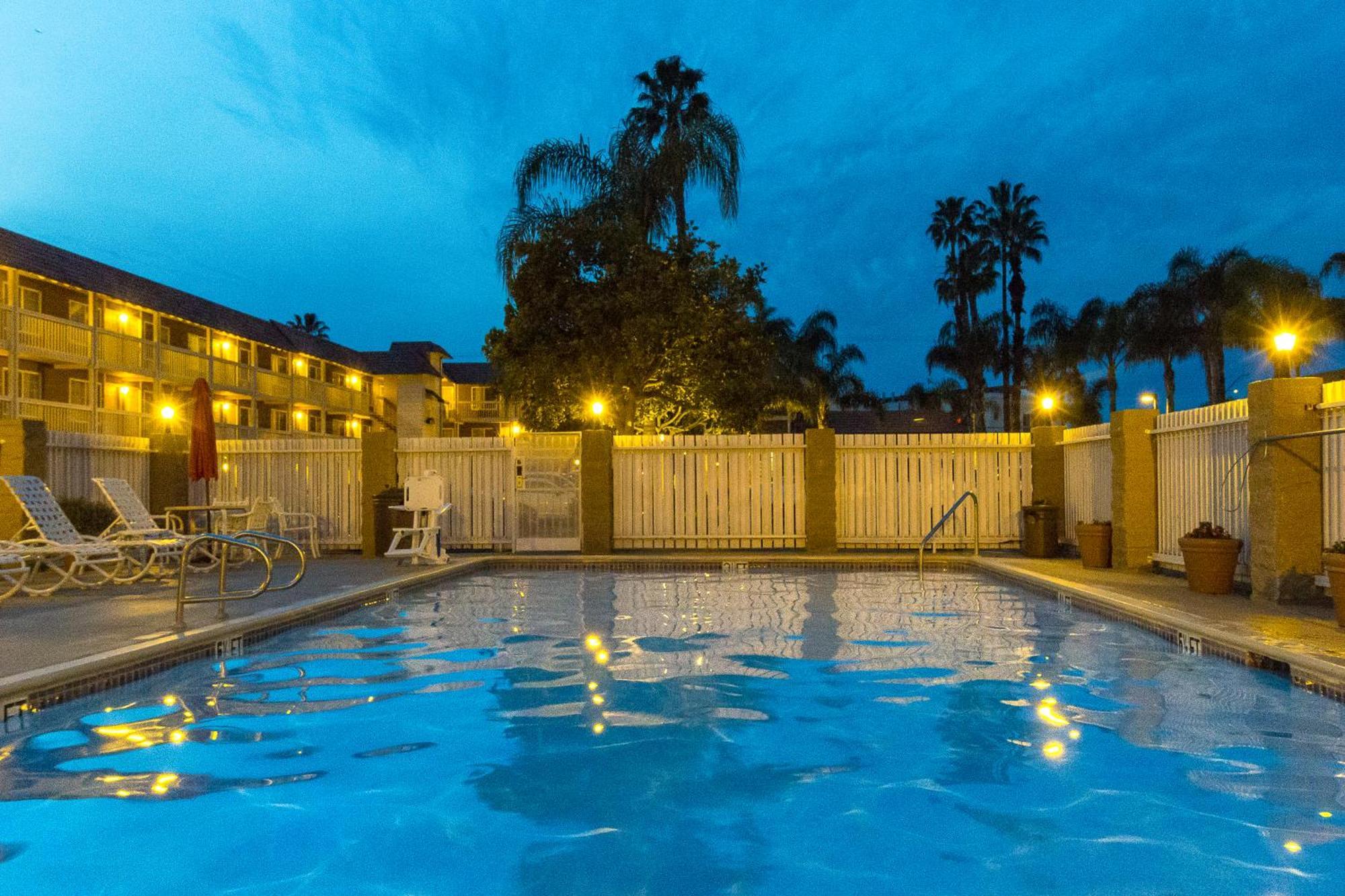 Ramada By Wyndham Costa Mesa/Newport Beach Εξωτερικό φωτογραφία