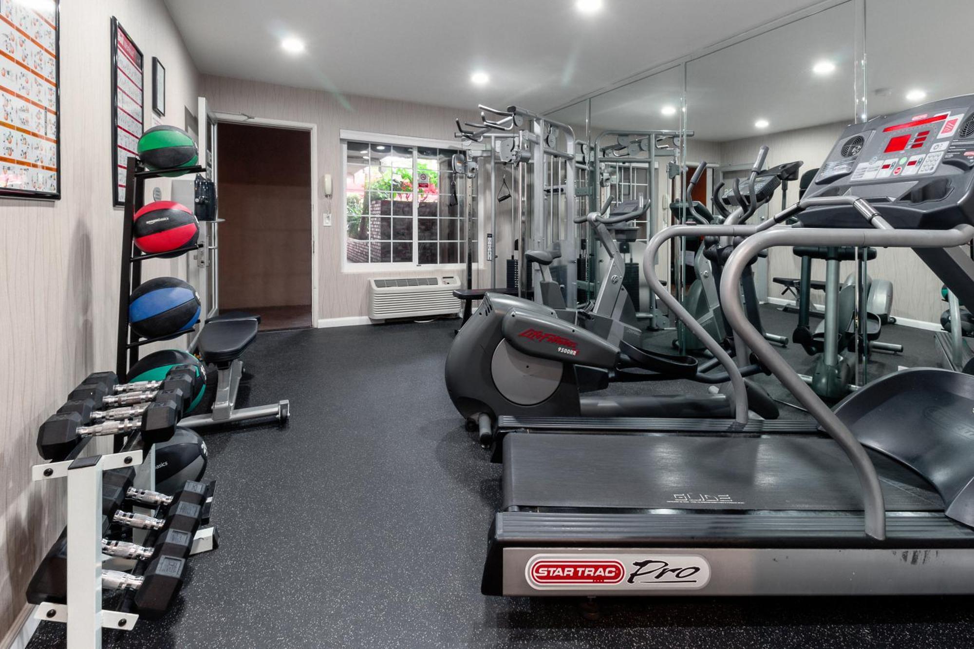 Ramada By Wyndham Costa Mesa/Newport Beach Εξωτερικό φωτογραφία